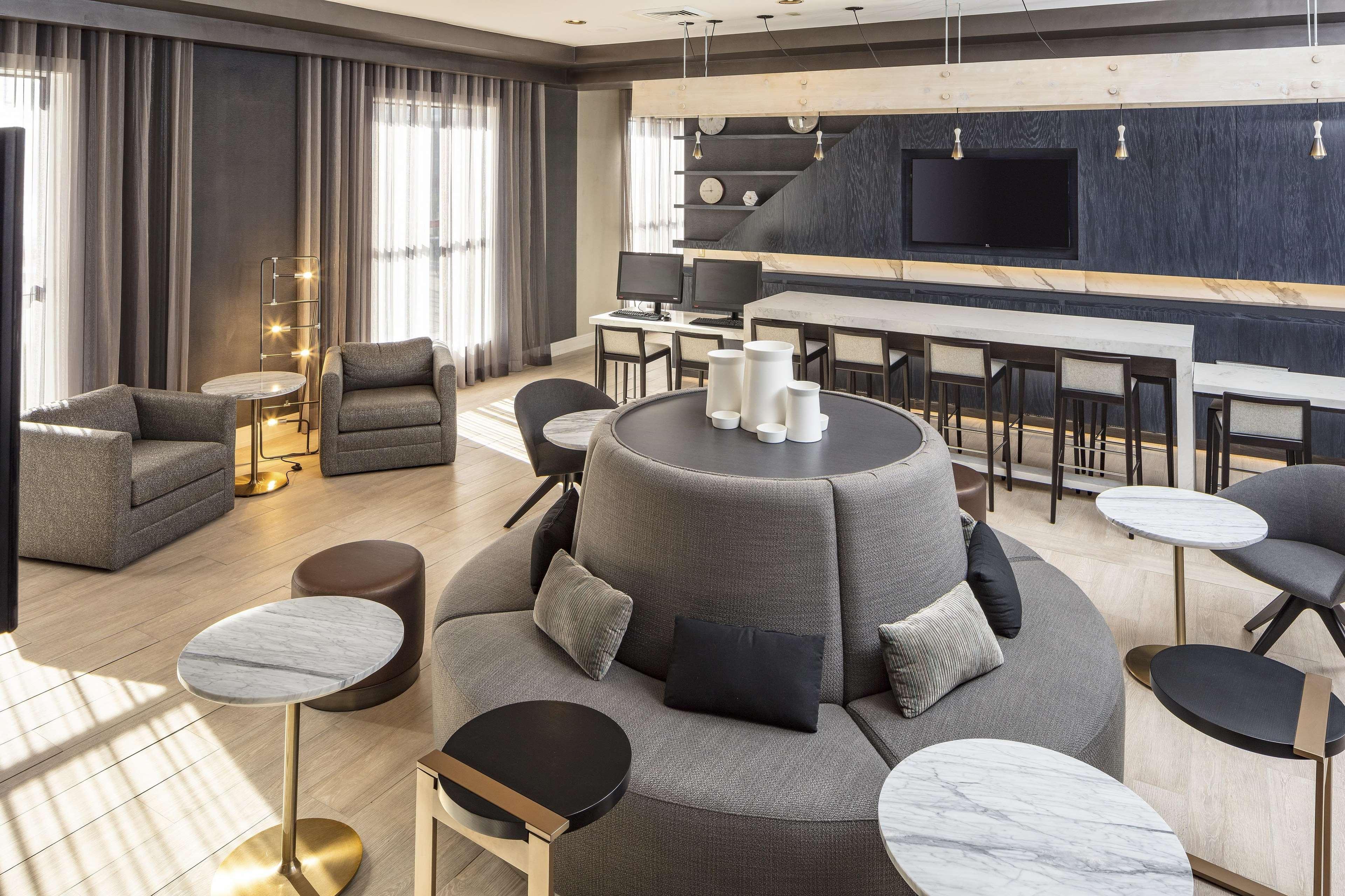 Готель Doubletree By Hilton Boston Logan Airport Челсі Інтер'єр фото