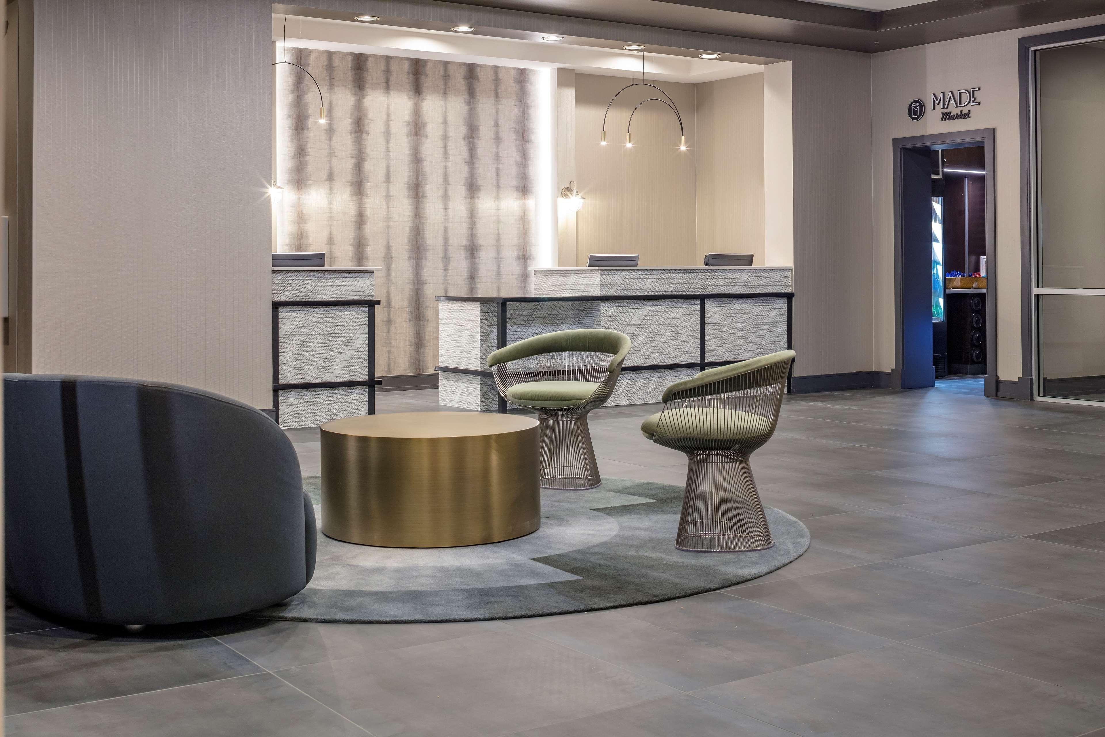 Готель Doubletree By Hilton Boston Logan Airport Челсі Інтер'єр фото