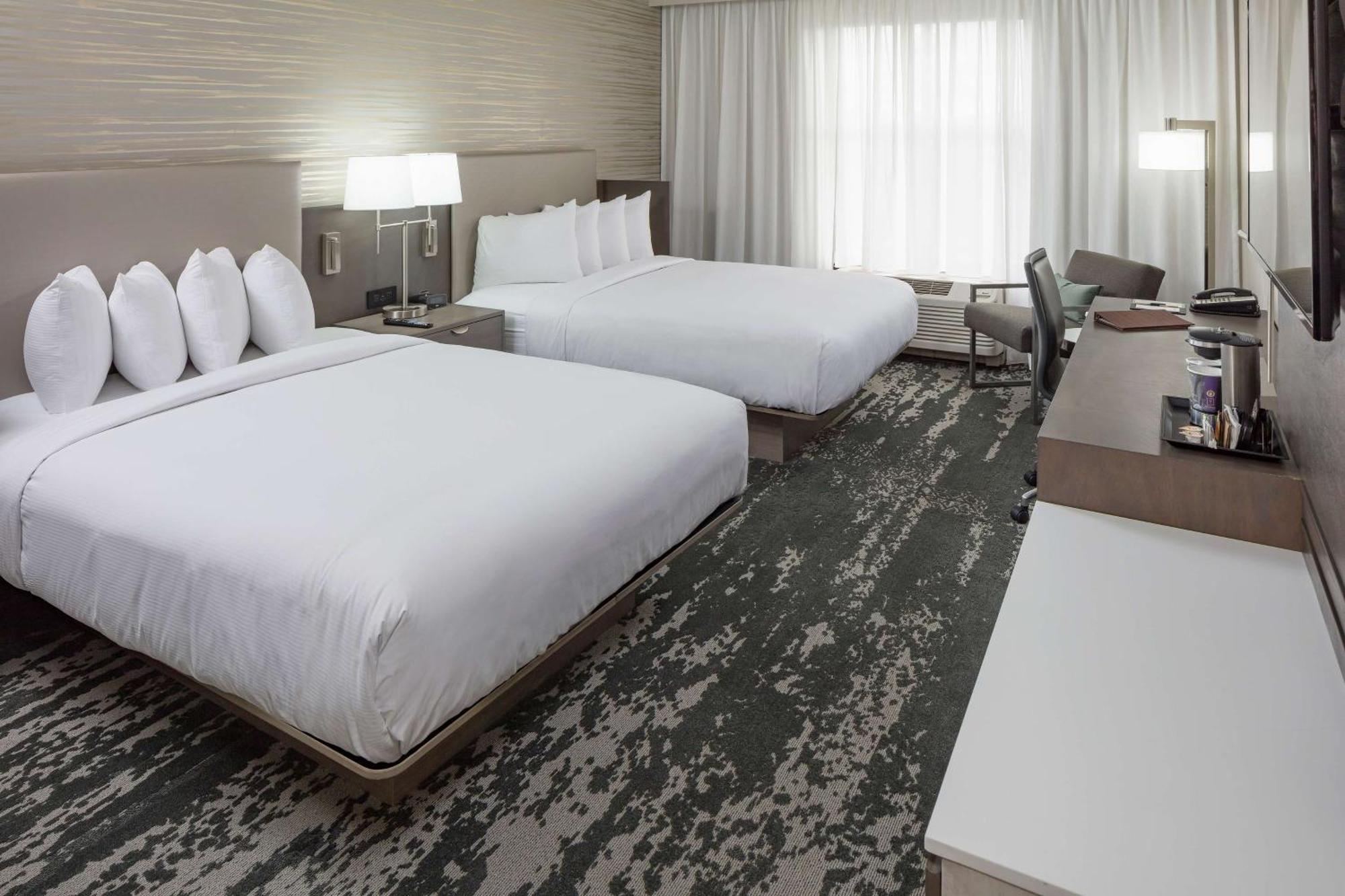 Готель Doubletree By Hilton Boston Logan Airport Челсі Екстер'єр фото