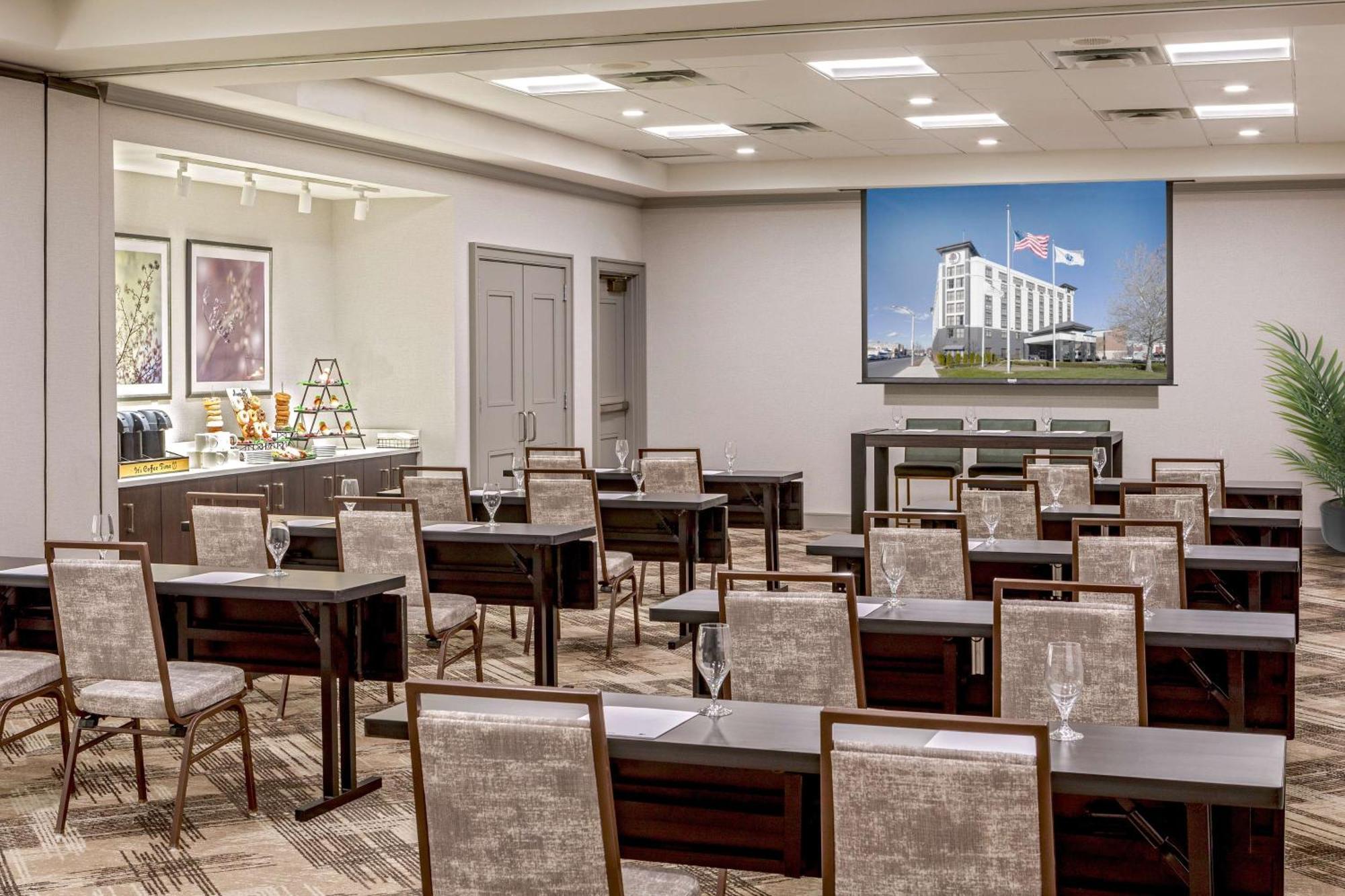 Готель Doubletree By Hilton Boston Logan Airport Челсі Екстер'єр фото
